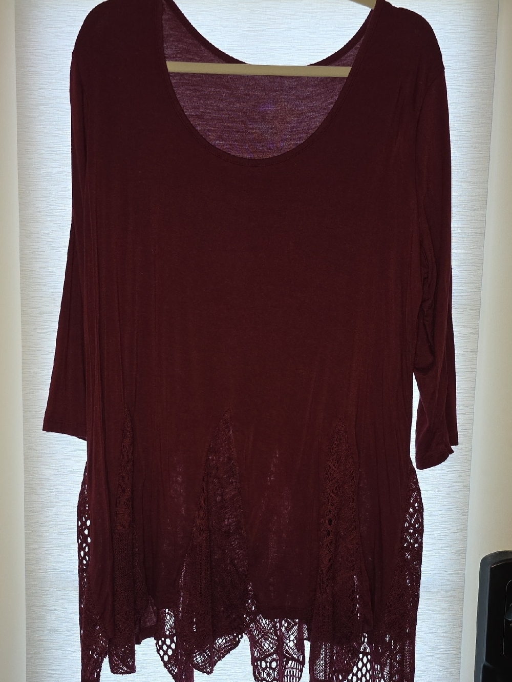 Women's Scoop Neck Lace Hem Top - Burgundy